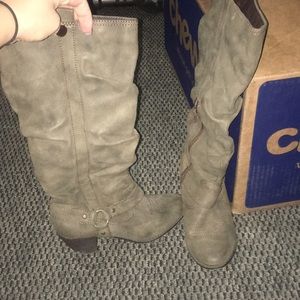 Zip up boots size 7